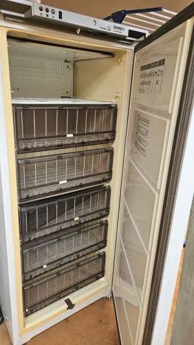 Frizer vertical