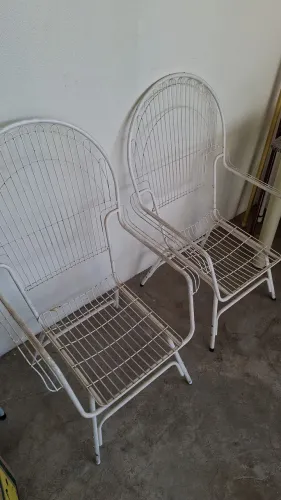 Vendo colchão casal e solteiro e cadeiras
