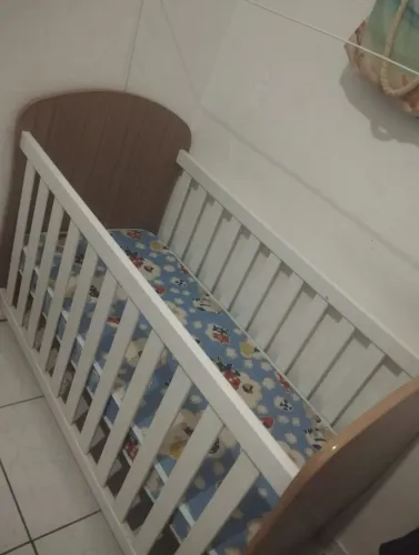 Berço infantil semi-novo