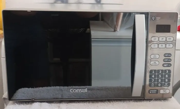 VENDO UM MICRO-ONDAS CONSUL 20 LITROS BEM CONSERVADO 