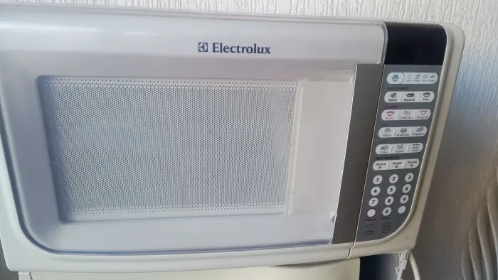 Microondas Electrolux 31 litros 127V em perfeito estado