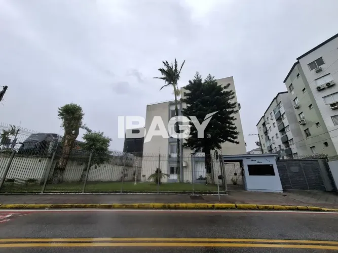 Excelente Apartamento 2 dormitório(s) em Abraão - Florianópolis