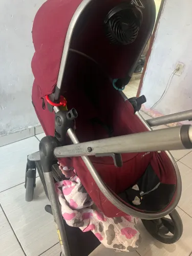 Carrinho de bebê maxi cosi Moisés, com bebê conforto e base