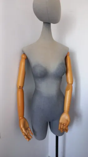 MANEQUIM ARTICULADO C/ BASE
