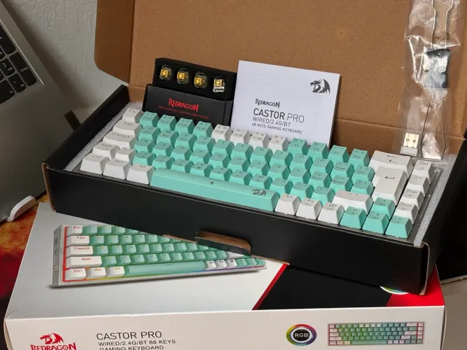 Teclado Redragon Castor Pro verde menta + branco