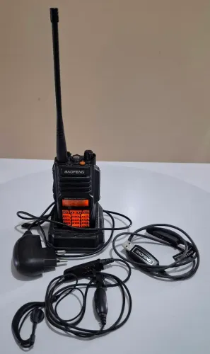 Rádio HT Baofeng UV9r - À prova d'agua, leve e robusto
