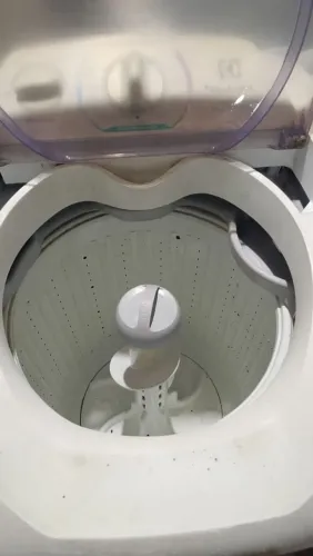 Máquina de lavar tudo funcionando