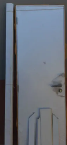 Vendo porta madeira completa de 2.10×60 cms.