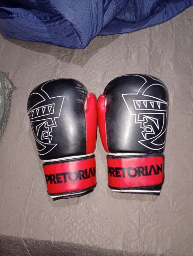Luvas pretorian quase nova