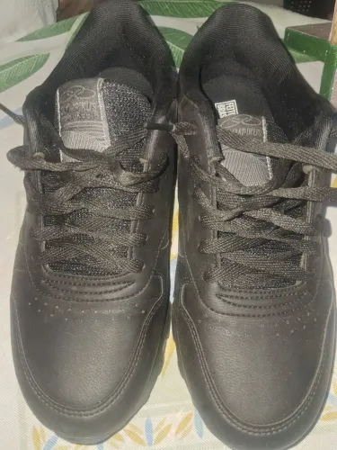 Vendo tenis N?41. Ficou pequeno. Aceito troca por tenis N?42.