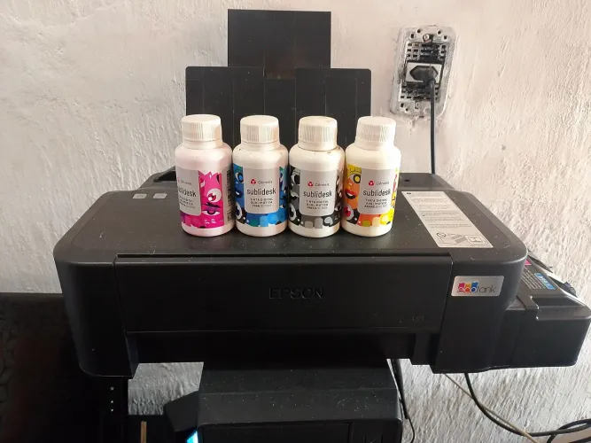Impressora Epson L121. Sublimação com tintas ótima estado, só está com entupimento.
