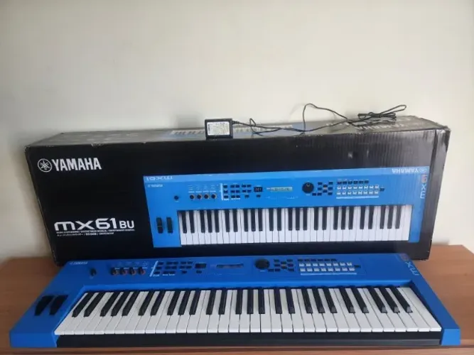 ? TECLADO SINTETIZADOR YAMAHA MX61BU - AZUL