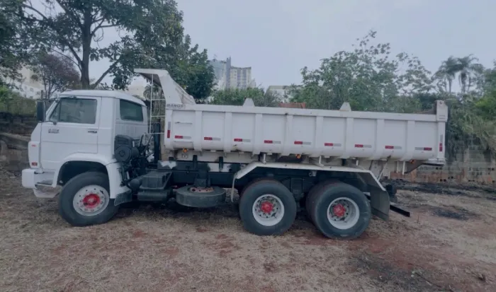 VW 26-260 ano 2012, 6x4, com caçamba de 10?, em Campinas