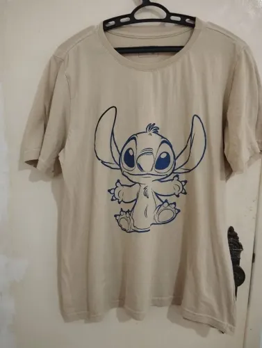 Camiseta feminina Stitch bege tamanho GG