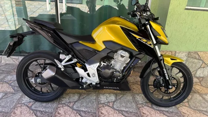 Vendo CB300F ABS Dourada APENAS 3050 km