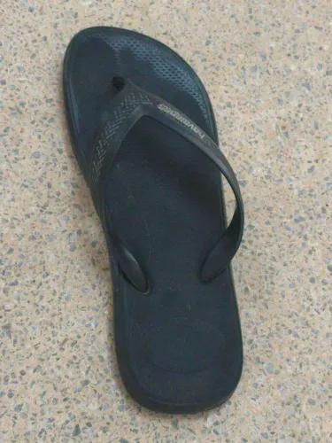 Procura-se Sapateiro ou Costureira