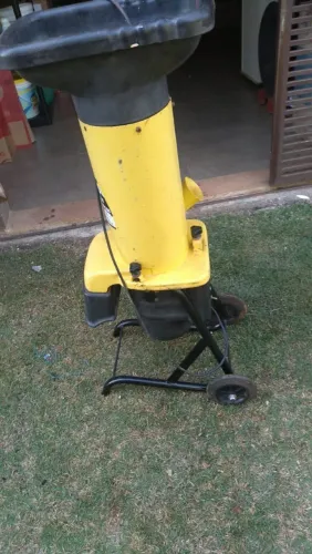 Vendo esse triturador  de folhas 220v