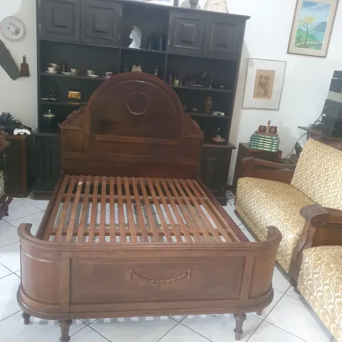 Cama de casal imbuia estilo luis Xv. Raridade.