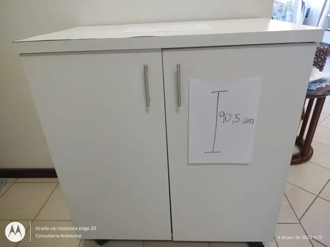 Armário multiuso de MDF