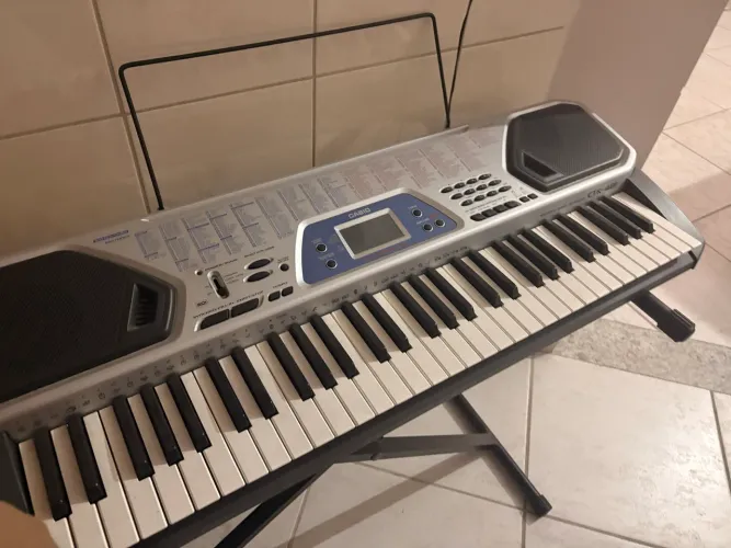 teclado Casio CTK-481