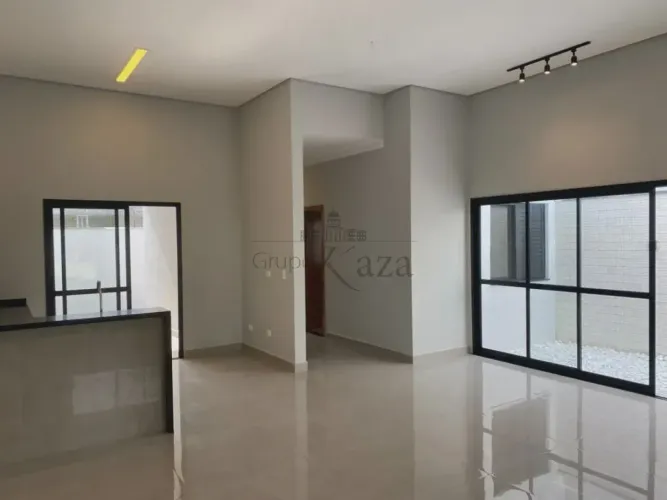 Casa em condomínio térrea a venda possui 124 metros com 3 quartos