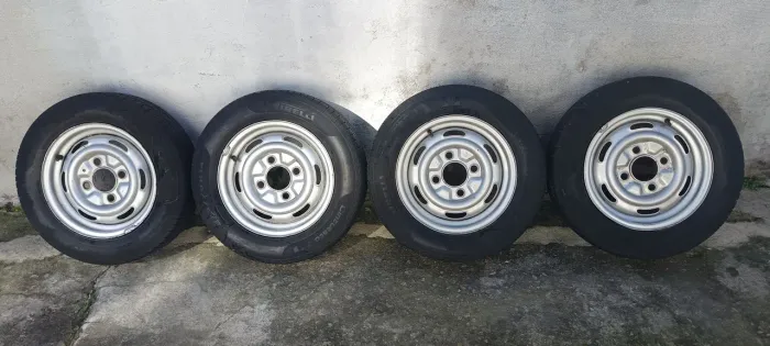 Kit 4 Rodas Aro 14 Fusca Brasília 4x130 + pneus Pirelli 175/70