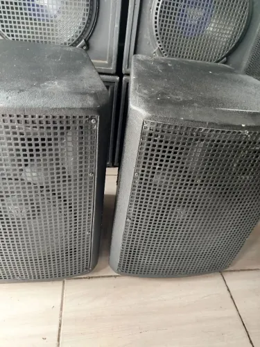 (PAR DE CAIXAS PASSIVAS DE FRENTE 3 VIAS 12" X 500W DA MUSIKAL)
