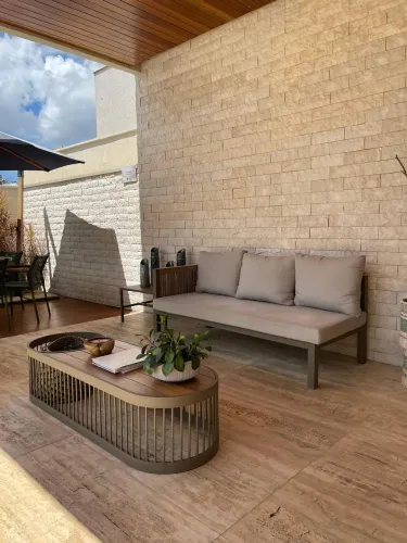 Sobrado à venda em Orizona, Jardins Grécia, com 4 quartos, com 154 m²