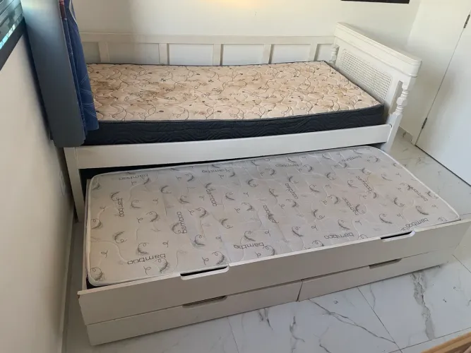 Bicama semi nova com Dois colchões (600 Reais)