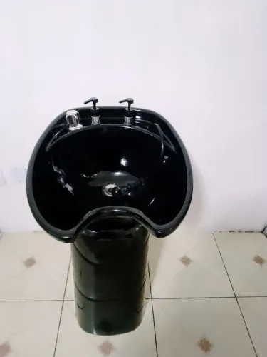 Vende-se lavatório de cabeleireiro com aquecedor portátil semi novo