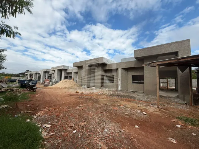 CONDOMÍNIO DE CASAS EM CONSTRUÇÃO NO PORTO MEIRA FOZ DO IGUAÇU