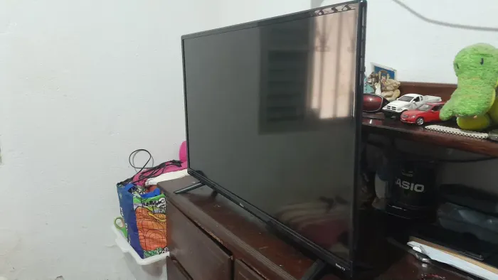 Vendo  TV philco 32 polegadas  para retirada de peças  valor 100 reais