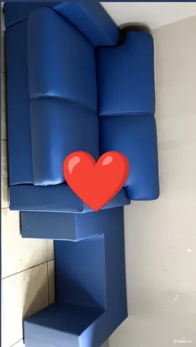 Sofá 2 lugares e puf que serve de mesa