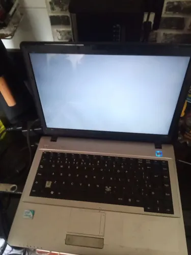 Notebook Celeron bem antigo