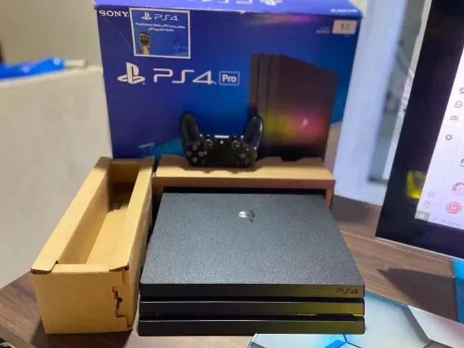 PS4 PRO 1TB na Caixa Original! (Conservado / FW 13.04) - LEIA ANUNCIO