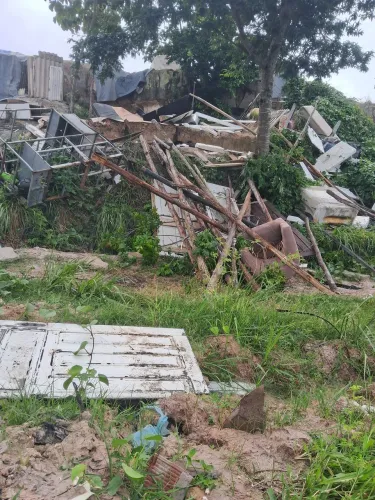 Vendo estroca P obra ou Fogueira