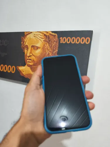 Troco ou vendo iPhone 11 semi-novo, com capinha 