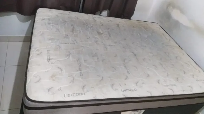 Cama de casal com colchão