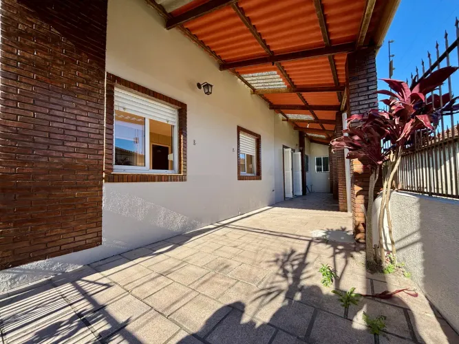 Casa à venda no Areal, Pelotas - com 180 m², 3 quartos, churrasqueira, garagem para até 3 