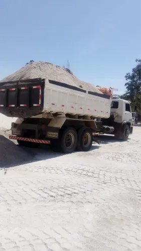 Caminhão de material