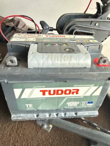 Motor elétrico + bateria estacionária 