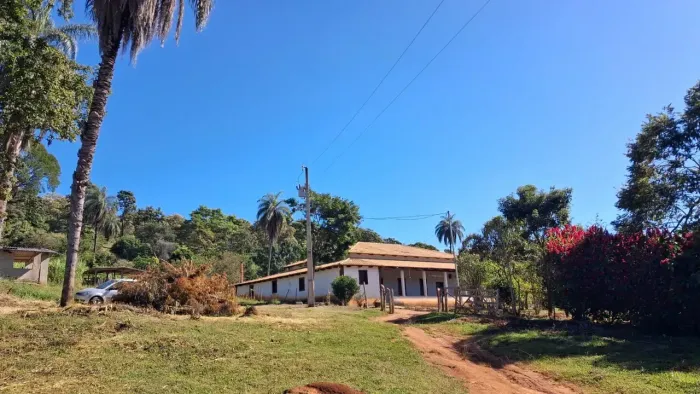 SÍTIO TODO FORMADO A 3,5 KM DO CENTRO DE FLORESTAL/MG