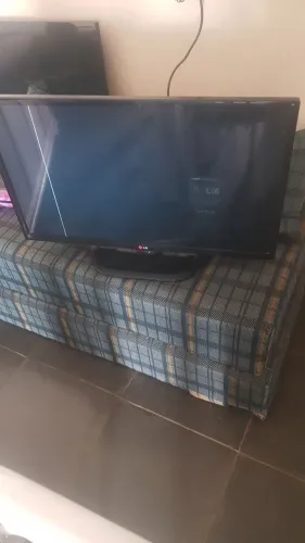 Televisão LCD LG 32polegadas com uma lista