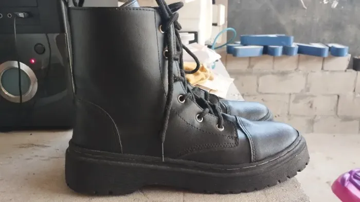 Bota coturno preta feminina