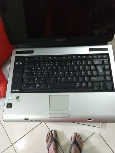 Vendo notebook para retirada de peças 