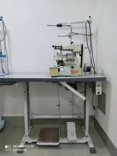 Vende-se máquina para costura