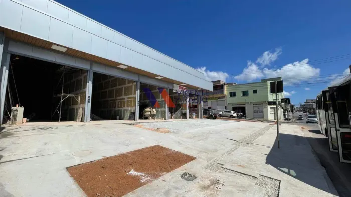 Loja Comercial para Locação com 70m² em Rua Principal | Alto Fluxo e Visibilidade no Nossa
