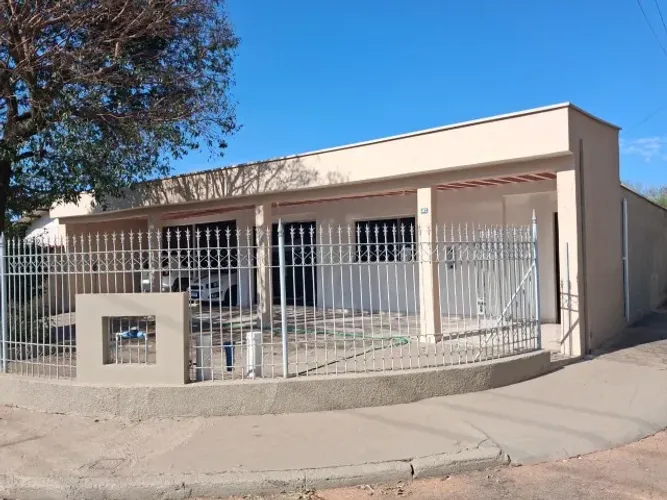 Casa de esquina à venda ? Amaro Lanari, Coronel Fabriciano/MG