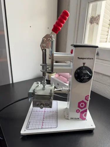 Máquina de hotstamping manual usada apenas no teste