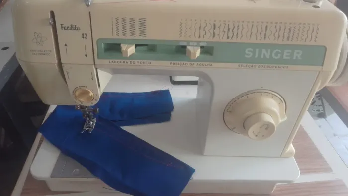 Máquina de costura singer domestica com 90 dias de garantia 